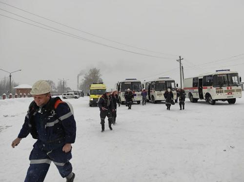 В Кузбассе убирают палатки с тепловыми пушками около шахты «Листвяжная»