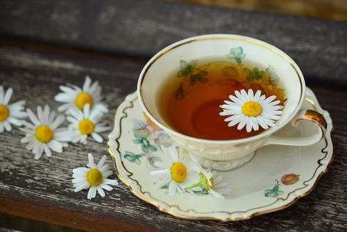 Эксперт Гинзбург рассказал, кому нельзя пить чай в больших количествах