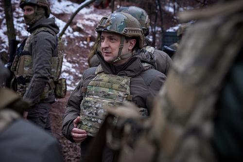 Владимир Зеленский в день вооруженных сил Украины приехал на передовую в Донбассе  