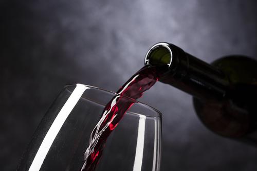 Винодел Донцов рассказал, как отличить настоящее вино от подделки