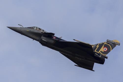 Avia.pro: пилот французского Dassault Rafale полчаса безуспешно пытался сбросить с хвоста российский Су-27 над Черным морем