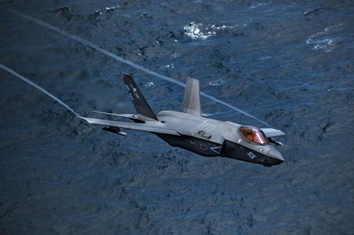 Avia.pro: российский лайнер мог сменить курс над Черным морем из-за истребителя НАТО F-35
