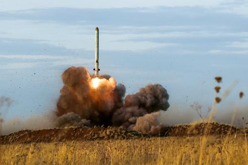 Полковник запаса Литовкин: Россия может атаковать ракетами базы США на Украине в случае расширения НАТО на восток