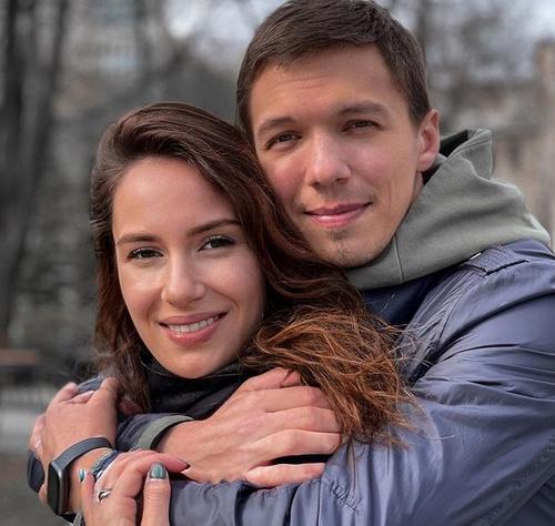 Возлюбленная Соловьева сообщила, что состояние фигуриста остается сложным 