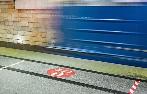 На «красной ветке» московского метро человек упал на рельсы