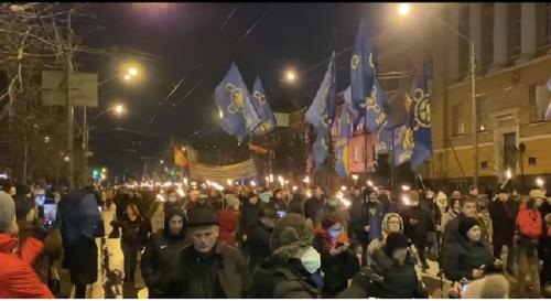 В Киеве прошло факельное шествие, посвященное 113-й годовщине со дня рождения Бандеры