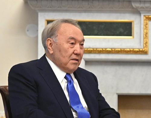 Назарбаев призвал граждан Казахстана сплотиться вокруг действующего президента Токаева