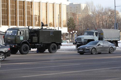 Генсек ОДКБ Зась обсудил с Сердюковым развертывание миротворцев в Казахстане