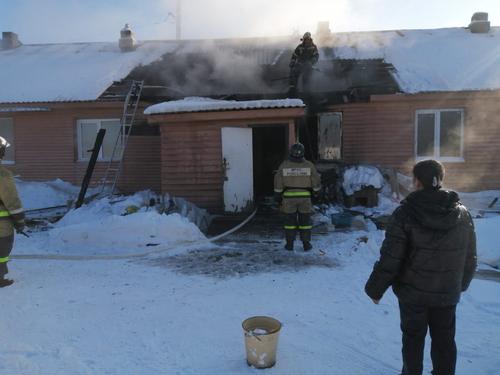 Хабаровские пожарные спасли из огня пять детей