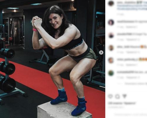 В сети обсуждают дочь Марии Шукшиной Анну, показавшую свои накачанные мышцы