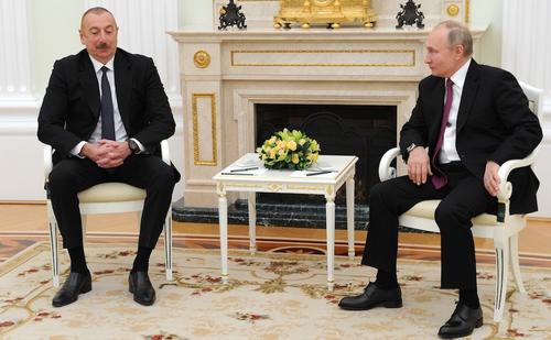 Путин и Алиев в рамках телефонного разговора обсудили Украину и Казахстан