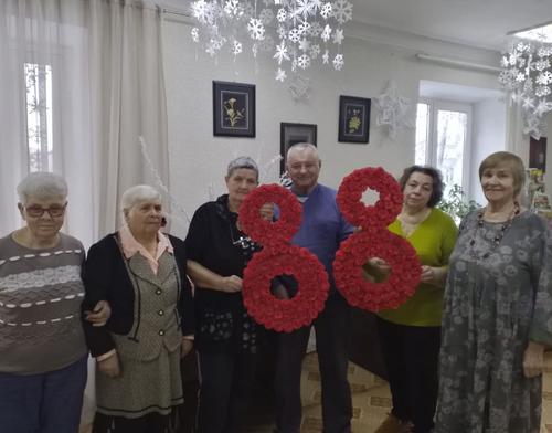 Челябинской области подарили 88 роз в честь 88-летия