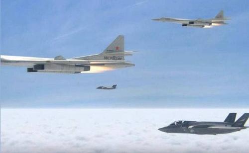 TG-канал «Милитарист»: по слухам, попытка перехвата бомбардировщиков Ту-160 американскими F-35C «закончилась провалом»