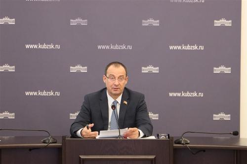 Бурлачко поддержал закон о дистанционной торговле лекарствами