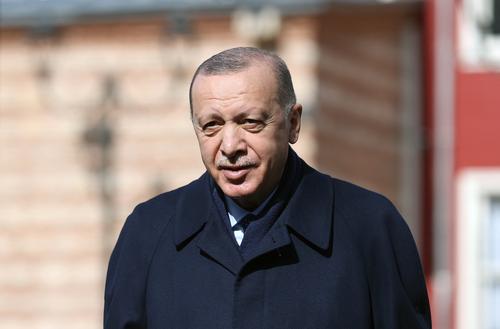 Заразившийся штаммом коронавируса «омикрон» Эрдоган сообщил, что болезнь протекает в легкой форме