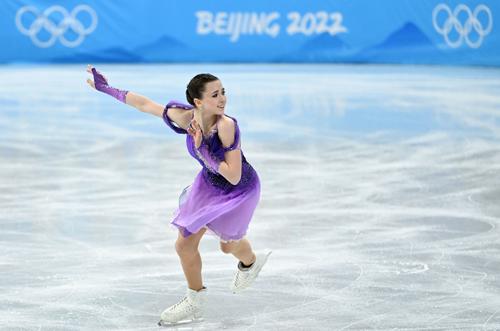 Фигуристка Валиева выиграла короткую программу на командном турнире Олимпиады в Пекине 