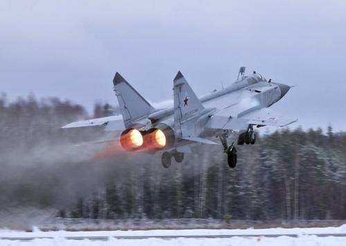 Экипажи истребителей Су-35 и МиГ-31 отработали приемы воздушного боя в Тверской области