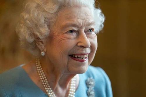 Королева Елизавета II занимает трон уже 70 лет и британцы считают её лучшей