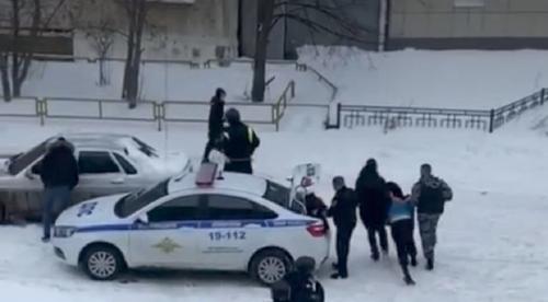 В Свердловской области мужчина застрелил жену, за то что она его «пилила», а потом устроил стрельбу по прохожим