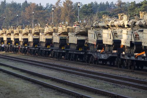 Сайт Avia.pro: в 18 километрах от границы Калининградской области замечены перебрасываемые американские танки M1A2 Abrams