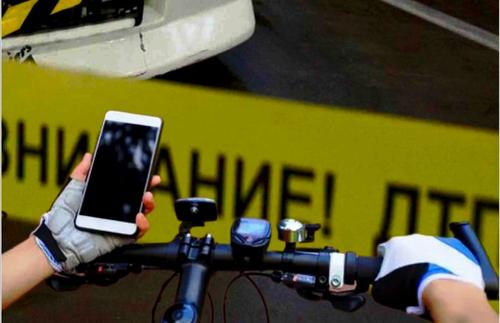 Пешеходы и велосипедисты, отвлекаясь на смартфоны, увеличивают статистику смертельных ДТП