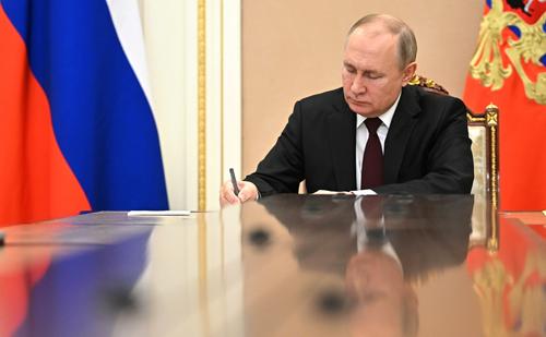Путин подписал указ о призыве  на военные сборы россиян, которые пребывают в запасе