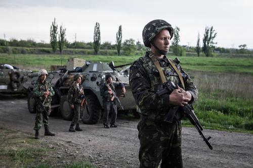 TG-канал «Джокер ДНР» опубликовал видео прорыва украинских спецназовцев через фронт на юге Донбасса