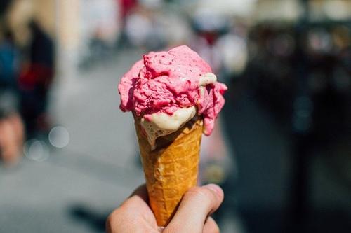 Врач-отоларинголог Зайцев предостерег людей с болью в горле от поедания мороженого