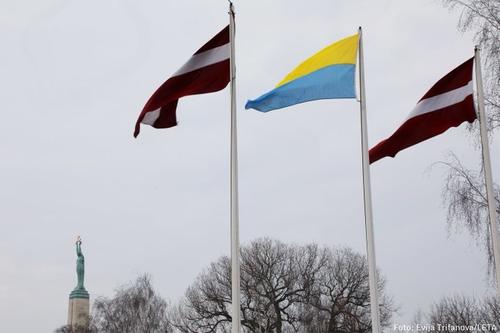 Рижские власти решили поддержать Украину, но как выглядит флаг страны – не знают