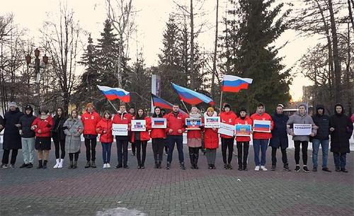 Молодежь Челябинска провела акцию в поддержку жителей Донбасса