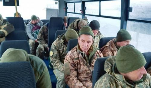 Сдавшиеся украинские пограничники доставлены в Севастополь