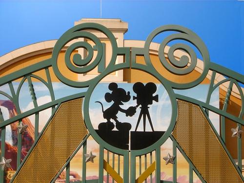 Компания Disney приостановила поставку своих фильмов в российские кинотеатры