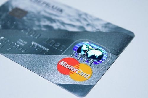 Компания Mastercard заблокировала нескольким финансовым институтам России доступ к платежной сети
