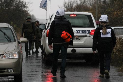 Представитель ДНР сообщил об отъезде автомобилей СММ ОБСЕ из республики