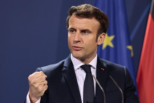 Макрон заявил, что многие отрасли французской экономики страдают из-за ситуации на Украине