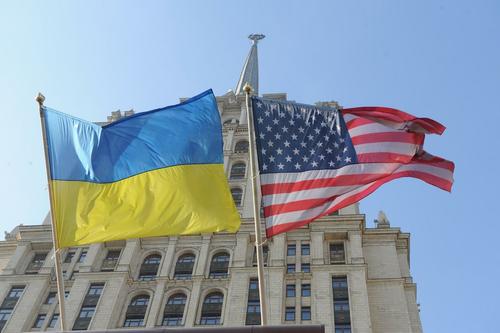 С посольства Украины в Москве убраны сине-жёлтый флаг и вывеска