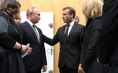 Глава Франции переговорил с Путиным и Зеленским