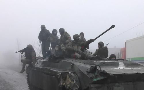 Минобороны РФ: подразделения армии ДНР сузили кольцо окружения Мариуполя