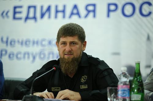 Кадыров предложил Зеленскому передать власть «легитимному президенту» Януковичу и «уповать на судьбу»