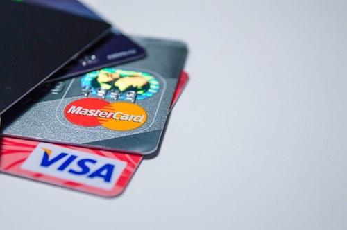 Visa и Mastercard приостанавливают операции в России