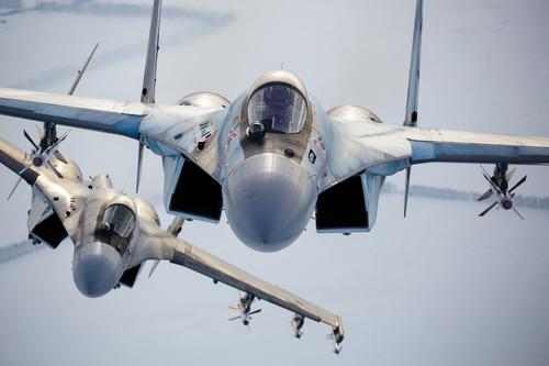 Минобороны России опубликовало видео работы истребителей Су-35 в ходе спецоперации на Украине