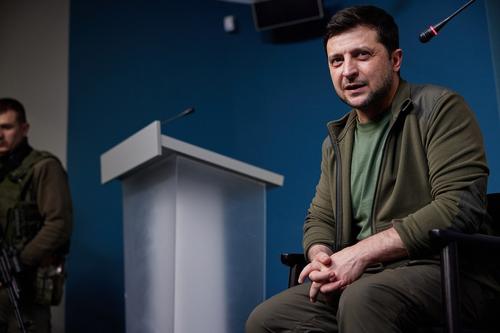 Зеленский считает, что в вопросах признания Крыма и республик Донбасса можно найти компромисс