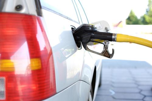 Цены на бензин в России начали падать