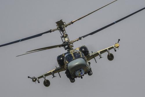 Минобороны России опубликовало видео уничтожения бронетехники Украины ракетными ударами вертолетов Ка-52