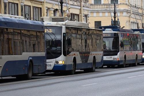 В Херсоне возобновляют работу общественный транспорт, банки и предприятия общепита