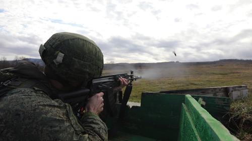 Минобороны РФ: российские ВДВ захватили большой арсенал иностранного оружия в Киевской области