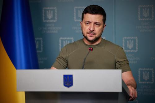 Зеленский опроверг заявление с призывом сложить оружие, появившееся от его имени в эфире украинского телеканала 
