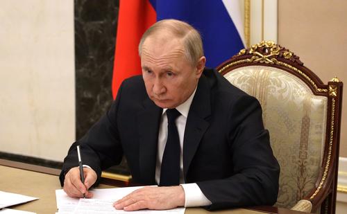 Песков рассказал, почему Путин не отвечает на критику Байдена: «Наш президент мудрый и культурный международный деятель»