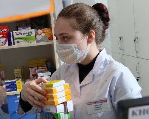 Мурашко попросил россиян не покупать лекарства впрок: проблем с поставками препаратов нет