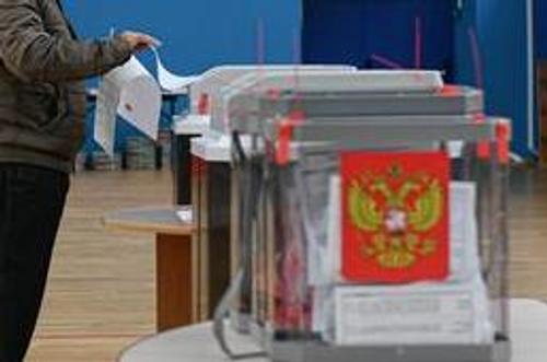 «Коммерсантъ» сообщает, что в некоторых российских регионах могут отказаться от прямых выборов губернаторов